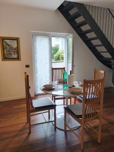 a dining room with a table and chairs and a window at Relaxing Break Lario in Gravedona