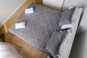 Postel nebo postele na pokoji v ubytování One Bedroom Apartment Near Arbat In The Golden Square of Almaty