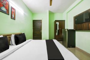 Postel nebo postele na pokoji v ubytování Hotel O Ridge Way Stays