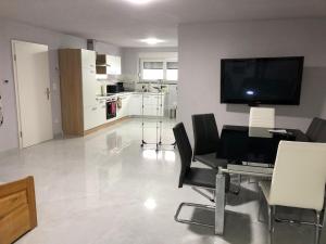 Η κουζίνα ή μικρή κουζίνα στο Ferienwohnung-Immanuel +15 φωτογραφίες