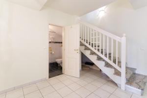 Galería fotográfica de Luxury Villa with Indoor Pool, Jacuzzi, Sauna & Breathtaking City View en Klosterneuburg