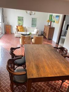 a living room with a wooden table and chairs at Casa taller in Tigre