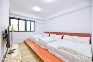 A bed or beds in a room at 忘憂海HappinesSea
