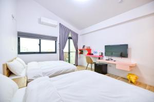 A bed or beds in a room at 忘憂海HappinesSea