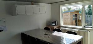 a room with a table and chairs and a window at Vakantiechalet Tip 30 op vakantiepark de Heische Tip in Zeeland