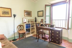 a desk and chair in a room with a desk at Castello in Lucignano