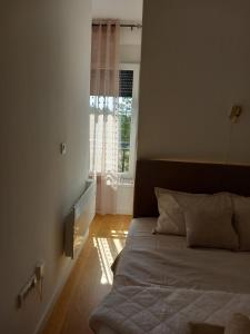 Apartman Pavlović Divčibare房間的床