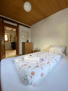 a bedroom with a large bed with a floral blanket at Modernes Apartment in historischem Gebäude in Horb am Neckar