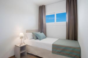 Posteľ alebo postele v izbe v ubytovaní Pierre & Vacances Estartit Playa