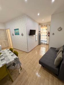 TV a/nebo společenská místnost v ubytování Arcorosa Apartment