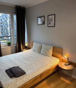 Ένα ή περισσότερα κρεβάτια σε δωμάτιο στο Holdek Apartamenty Ceglana