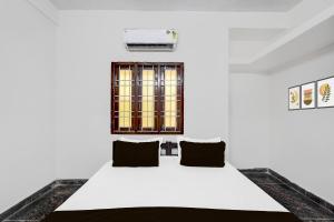 Postel nebo postele na pokoji v ubytování Hotel O Eswar Residency Avadi + 19 fotografií