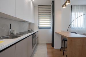 Dapur atau dapur kecil di NOVA Apartmani
