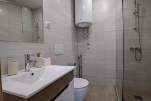 Kamar mandi di NOVA Apartmani