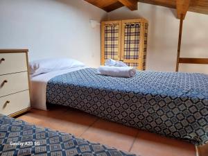 deux lits côte à côte dans une chambre dans l'établissement Villa Elster Country House, à Collecorvino