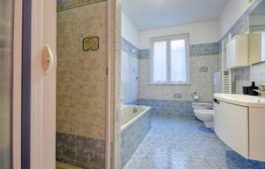 a bathroom with a tub and a sink and a toilet at Casa L'uliveto in Moneglia