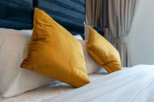 Krevet ili kreveti u jedinici u okviru objekta King 2BR With Burj Khalifa View In Boulevard Point