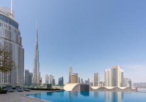 Bazen u ili blizu objekta King 2BR With Burj Khalifa View In Boulevard Point