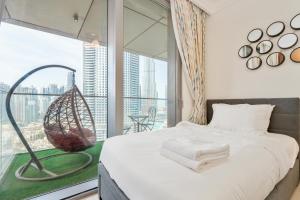 Krevet ili kreveti u jedinici u okviru objekta King 2BR With Burj Khalifa View In Boulevard Point +37 fotografija