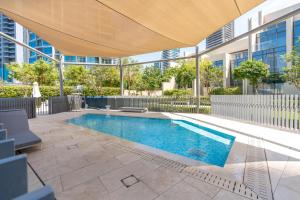 Bazen u ili blizu objekta King 2BR With Burj Khalifa View In Boulevard Point