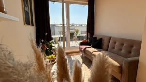 Posezení v ubytování Apartament Podniebny - 4 sypialnie - Lake Apartments, osiedle Tuwima Park - Olsztyn