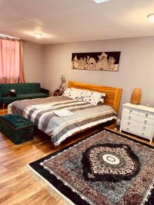 Postel nebo postele na pokoji v ubytování studio flat very closeLHR to LHR