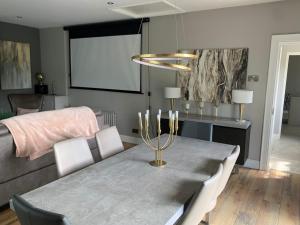 Fotografie z fotogalerie ubytování Large detached 3 bedroom house v destinaci Corkey