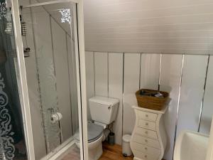 Fotografie z fotogalerie ubytování Large detached 3 bedroom house v destinaci Corkey + 14 fotografií