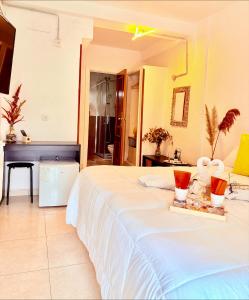 Postel nebo postele na pokoji v ubytování Hostal La Rosa