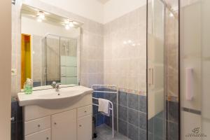 a bathroom with a sink and a shower at La Terrasse d'Azur - Vue sur la mer in Lapalme +40 photos