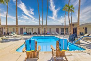 Bazén v ubytování Lido Palms Resort and Spa nebo v jeho okolí