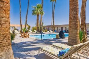 Bazén v ubytování Lido Palms Resort and Spa nebo v jeho okolí