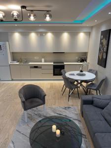 Kuchyň nebo kuchyňský kout v ubytování Belgrade Waterfront Penthouse 17th last floor