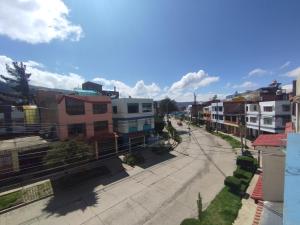 an empty street in a city with buildings at Residencia en Gourmancia - Estancia & Sabor in Puno