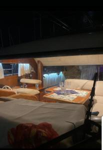 een boot met een bed en tafels en stoelen bij Golfe-Juan Yacht in Cannes