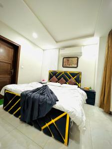 Galeriebild der Unterkunft One Bed Designer Luxury Apartment Mehar Suites in Lahore