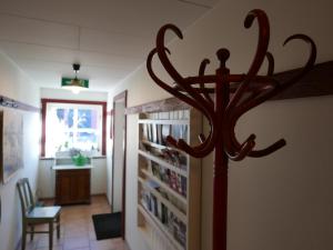 a room with a cross in the middle of a hallway at Lekanders Bär & Boende in Tyfta