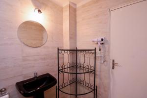 Kylpyhuone majoituspaikassa Habitación privada con WiFi, desayuno y excelente ubicación en Asunción