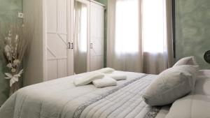 Łóżko lub łóżka w pokoju w obiekcie Apartamentos La Chaparrina del Jerte