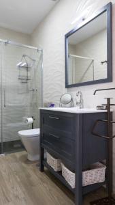 Łazienka w obiekcie Apartamentos La Chaparrina del Jerte