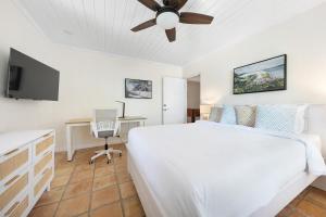 Postel nebo postele na pokoji v ubytování Azure Vista Villa