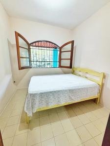 a bed in a room with a window at Chácara NataOriBon- Ibiuna - SP in Ibiúna +56 photos
