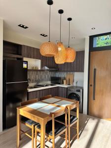Nhà bếp/bếp nhỏ tại Serenity Crest - Taal Lake View