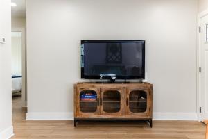 Galeriebild der Unterkunft End Zone Escape - 2BR house 1 mile to ND Stadium! in South Bend