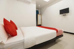 Postel nebo postele na pokoji v ubytování Super Hotel O Sakthi Grand