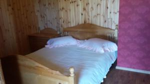 Postel nebo postele na pokoji v ubytování Ēmužas