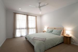 Ein Bett oder Betten in einem Zimmer der Unterkunft Mount Lofty Golf Course