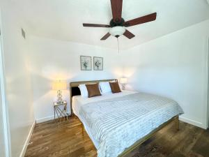 Postel nebo postele na pokoji v ubytování Unique & Spacious house near Disney, Knott, BBQ