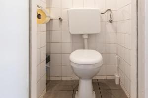 Comfortable 2BR Apt Central & Well Connected衛浴