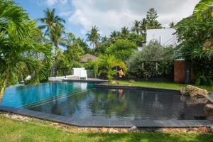 a swimming pool in the yard of a house with palm trees at Duplex 2br Pool & Seaview - Chaweng in Chaweng